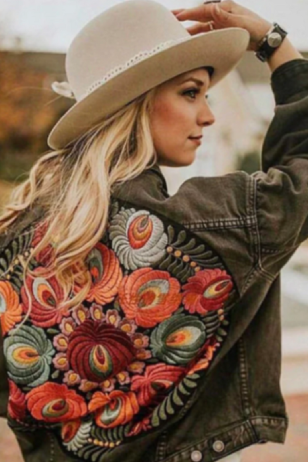 Denim Jacket with Floral Embroidered Back, Bohemian Jeans Jacket, Boho Retro, Hippie, Bomber Jacket, Cropped, Baggy Casual for Summer Autumn