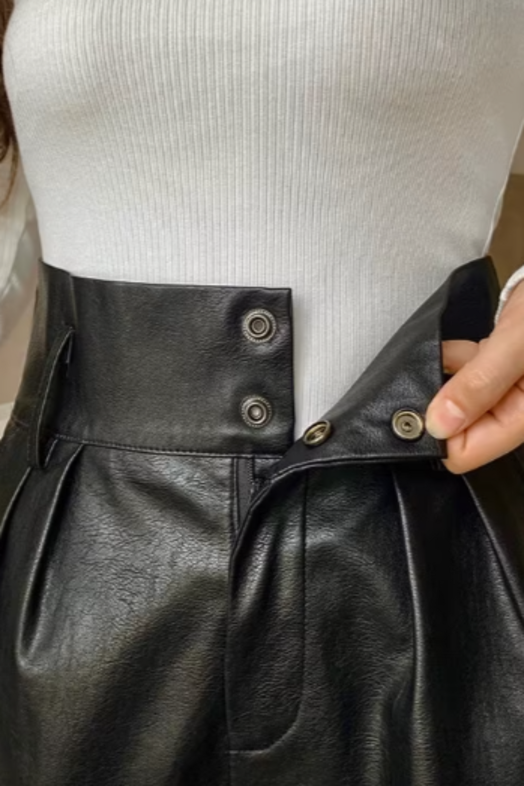 High Waist Faux Leather Shorts, Hot Pants, Shorts with Pockets and Belt, Leather Look Black Shorts