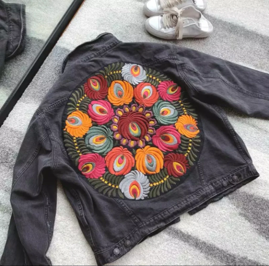 Denim Jacket with Floral Embroidered Back, Bohemian Jeans Jacket, Boho Retro, Hippie, Bomber Jacket, Cropped, Baggy Casual for Summer Autumn