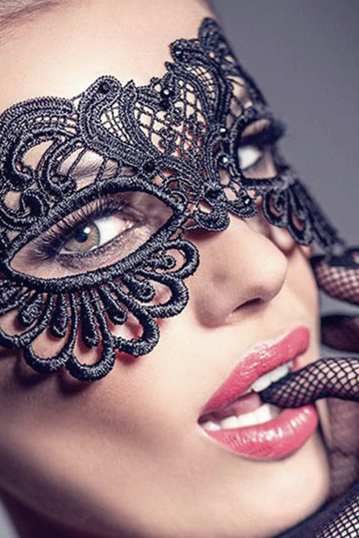 Lace Masquerade Face Mask, Adjustable Beautiful Black Lace Mask, Perfect for Parties, Fancy Dress, Prom, Halloween