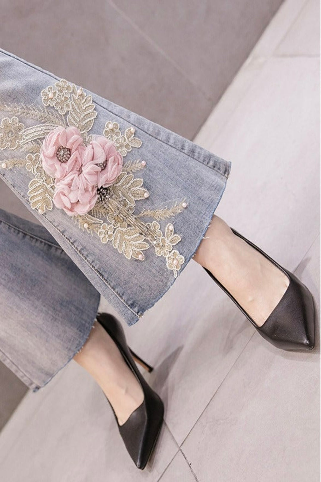 Pink Floral Embellished Flare Frayed Hem Denim Jeans, Grey Wash High Rise Ankle Length Jeans